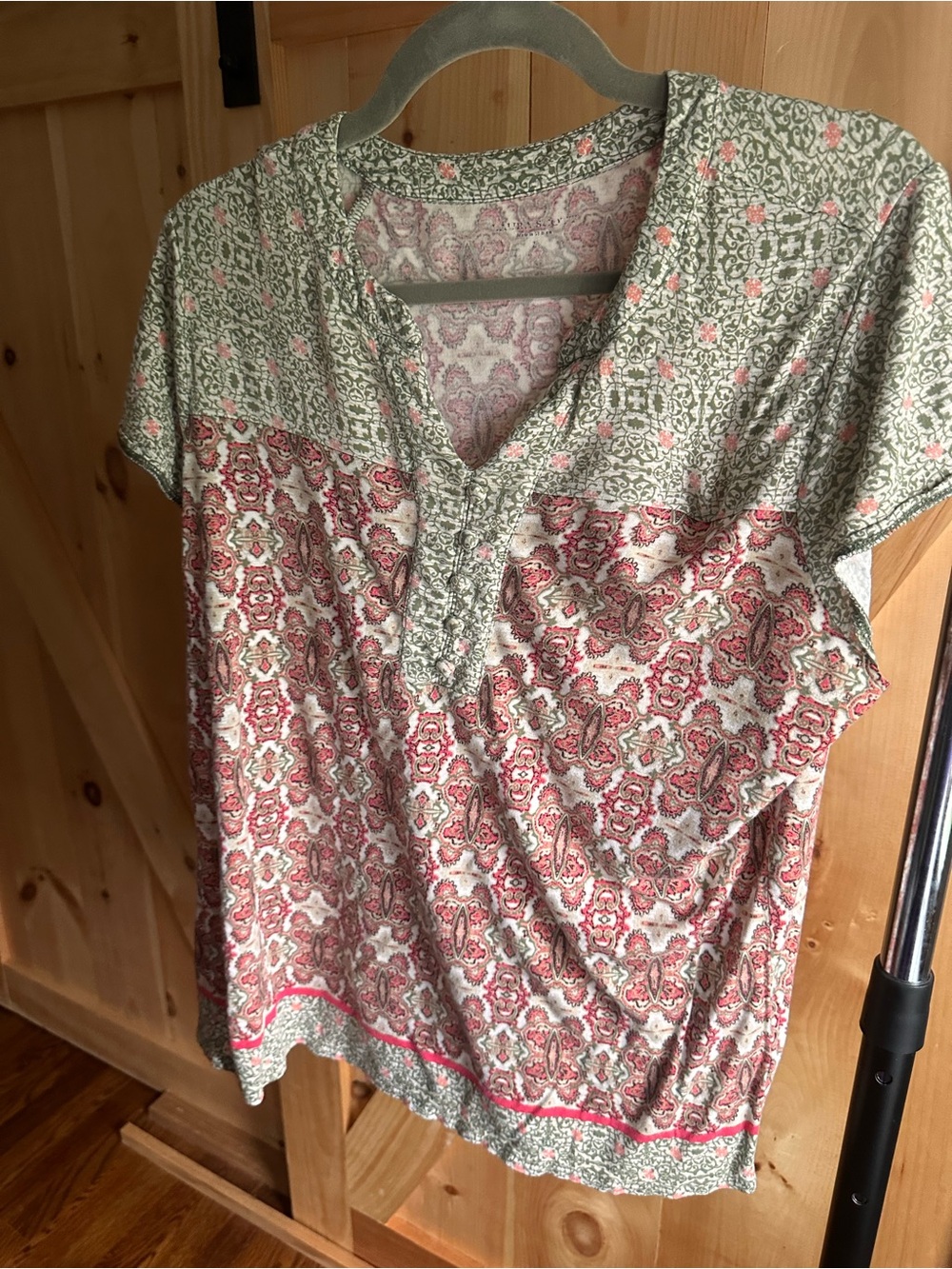 Laura Scott Pink and Sage Split V-Neck Short Sleeve Tee